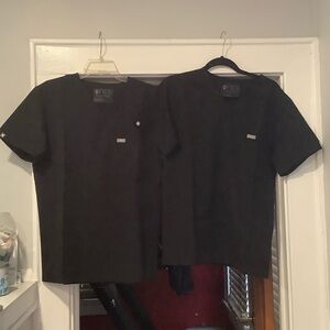 Figs Men's Charcoal Short Sleeve Tees